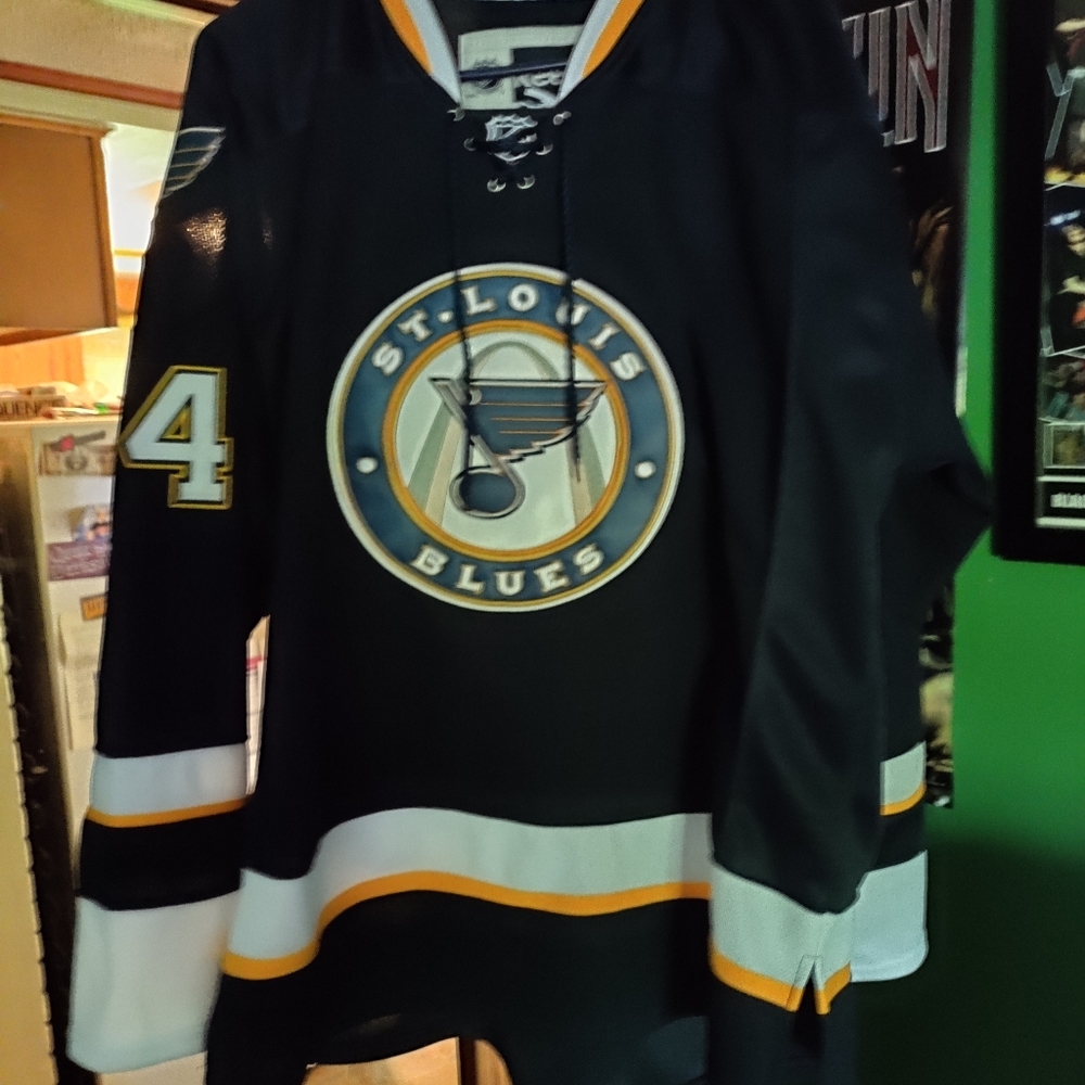 TJ oshie alternate St. Louis blues jersey